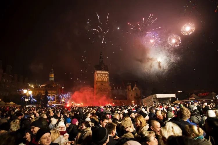 W Nowy Rok w Gdańsku wprowadzi nas bicie największego, trzytonowego dzwonu carillonu kościoła św. Katarzyny, a niebo rozświetli pokaz laserów, zastępując dotychczasowe pokazy fajerwerków. 