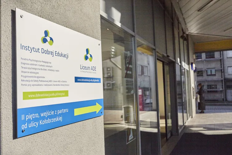 Gimnazjaliści i licealiści z gdańskiej Akademii Dobrej Edukacji od września uczą się w budynku galerii handlowej.