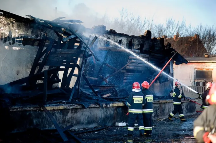 Sześć zastępów Straży Pożarnej gasiło pożar we Wrzeszczu.