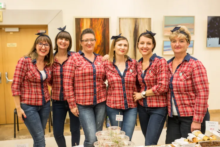 Tym razem nikt nikomu kalorii nie liczył, bo symboliczna kwota, którą płaciło się za serwowane smakołyki, przeznaczona była na pomoc podopiecznym Fundacji Hospicyjnej.