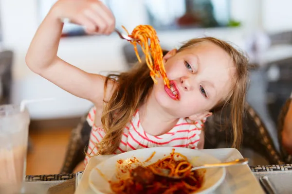 Niełatwo znaleźć w Trójmieście restauracje, gdzie w menu dziecięcym proponuje się niesztampowe jedzenie.