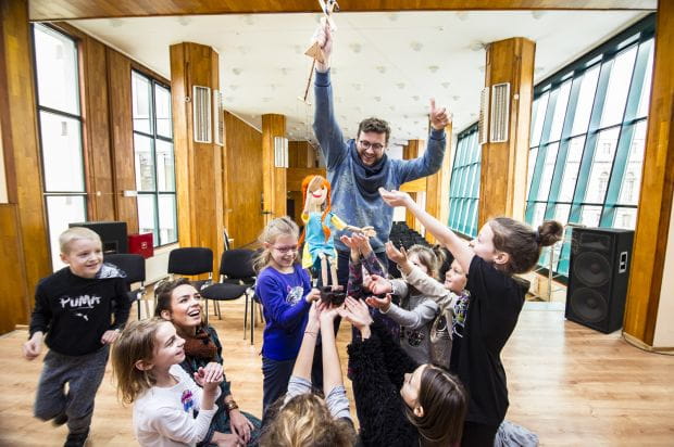 W listopadzie i w grudniu Teatr Komedii Valldal zaprezentuje uczniom trójmiejskich szkół słynnych "Wikingów". W styczniu natomiast czeka nas wielka premiera "Hate School Musicalu". 