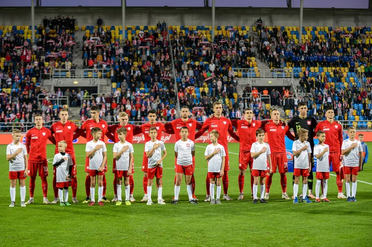 Młodzieżowa reprezentacja Polski wygrała cztery ostatnie mecze w Gdyni. Czy losowanie, które odbędzie się 24 lutego w Gdynia Arena, skieruje na ten obiekt także biało-czerwonych do lat 20?