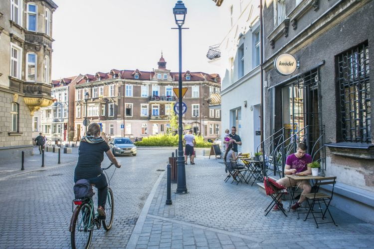 W Gdańsku pojawiają się obszary, które można określać mianem "miasta dla ludzi". Proces przemian jest jednak na początku swojej drogi. 