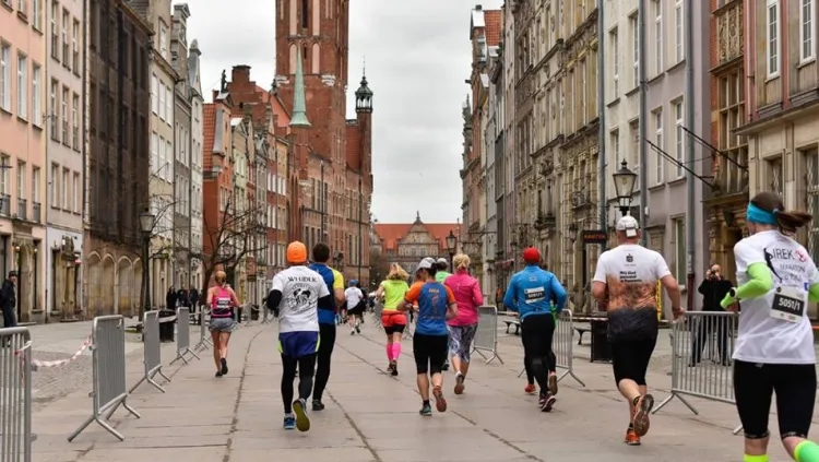 Gdańsk Maraton pozwala poznać najbardziej znane miejsca turystyczne  w Gdańsku.