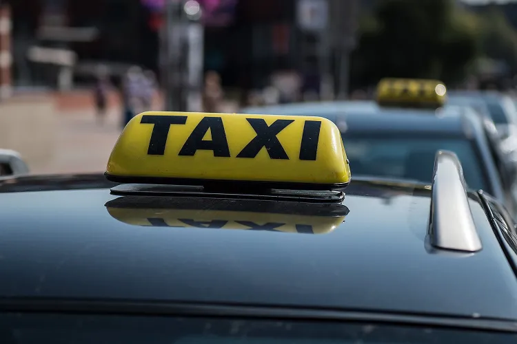 Czy branża taksówkarska w Trójmieście wymaga kolejnych zmian? Tak twierdzi jedna z osób z branży, w której jako przyczynę agresji wskazuje kierowców, którzy podzielili miasto na strefy wpływów.