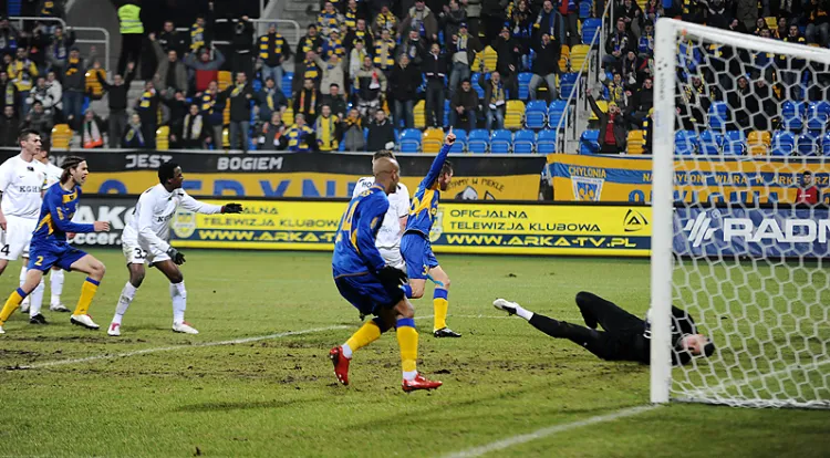 Denis Glavina strzela gola dla Arki.