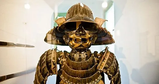 W muzeum Archeologicznym można obejrzeć m.in. niezwykle precyzyjnie wykonaną zbroję samuraja.