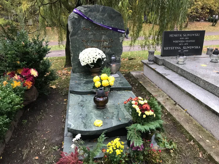Jednym z miejsc, które jest wpisane na listę niezpomniani.org, jest grób Jerzego Kołodziejskiego, prof. Politechniki Gdańskiej.