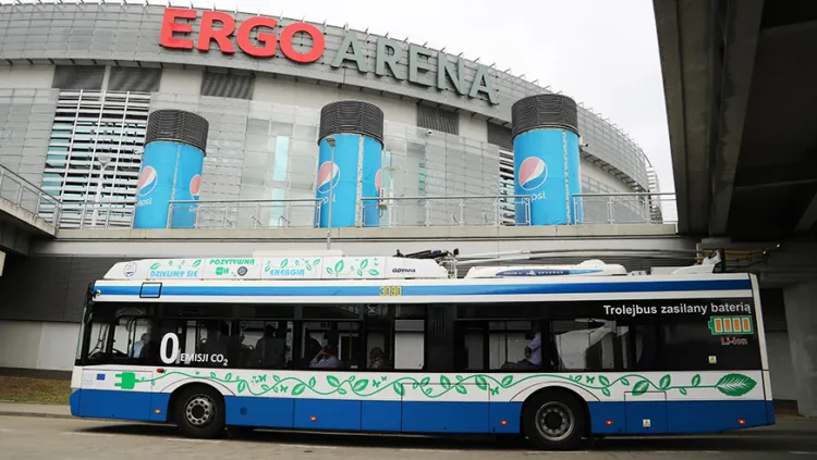 Od października trolejbus z akumulatorami spotkać można na linii do Ergo Areny. W przyszłym roku podobne rozwiązanie zostanie zastosowane na "autobusowej" linii 170.
