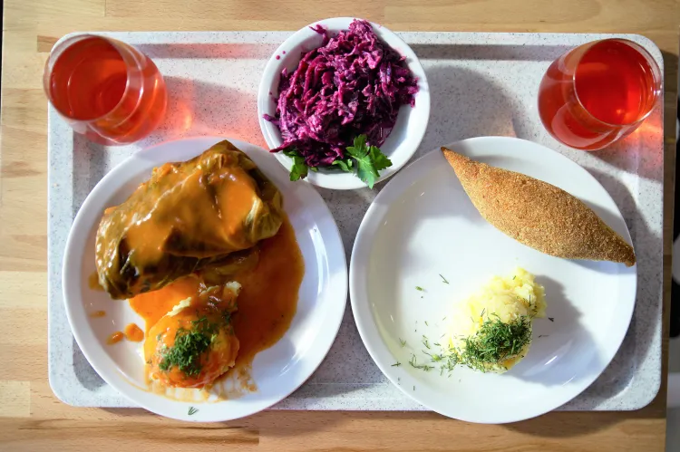 W Po Prostu zjemy typowe dla barów szybkiej obsługi domowe jedzenie.