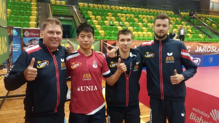 Niepokonana drużyna Unii AZS AWFiS Gdańsk. Od prawej: Patryk Chojnowski, Michaił Paikow, Wei Shihao oraz trener Piotr Szafranek.