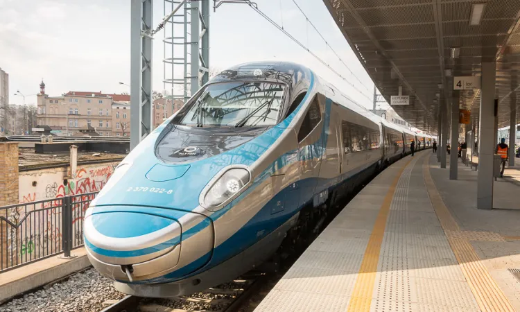 PKP Intercity zwiększy liczbę par pociągów pendolino z 12 do 14.
