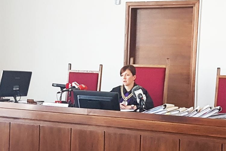 Sędzia Anna Miszewska podczas odczytywania wyroku.