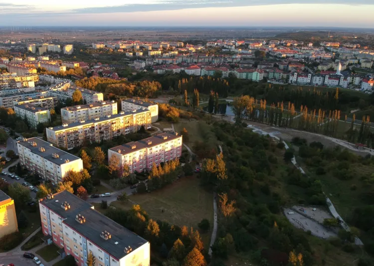 Mieszkańcy tej części osiedla spółdzielni Chełm mają utrudniony dostęp do Jaru Wilanowskiego.