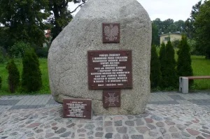 Pomnik pamięci żołnierzy II Morskiego Pułku Strzelców w Mostach. 