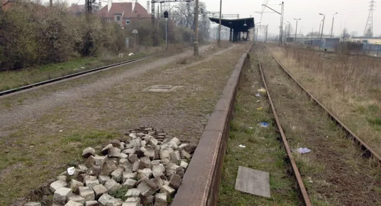 Stacja Gdańsk-Kolonia. Jeśli władze Gdańska zgodzą się na modernizację dawnej linii SKM to tutaj będą wysiadać z pociągów osoby zmierzające na stadion w Letnicy.