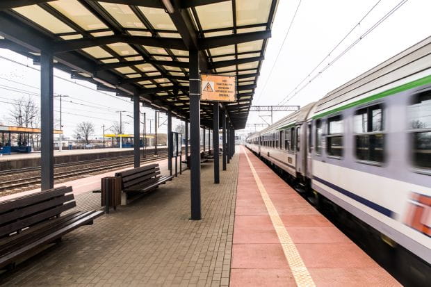 Przez stację PKP Gdynia Orłowo obecnie pociągi Intercity tylko przejeżdżają.