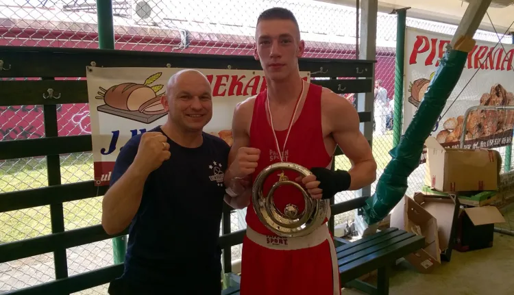 Hubert Benkowski (z prawej) z trenerem Dariuszem Gumowskim z czasów walk amatorskich.