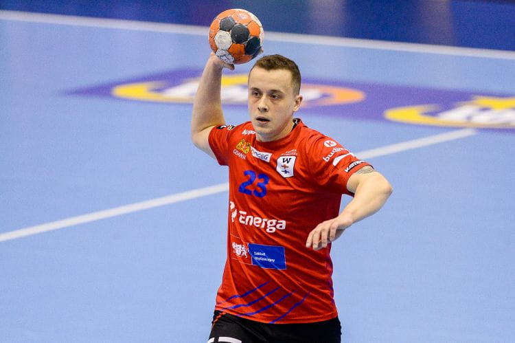 Adrian Kondratiuk zdobył przeciwko mistrzowi Polski siedem bramek.