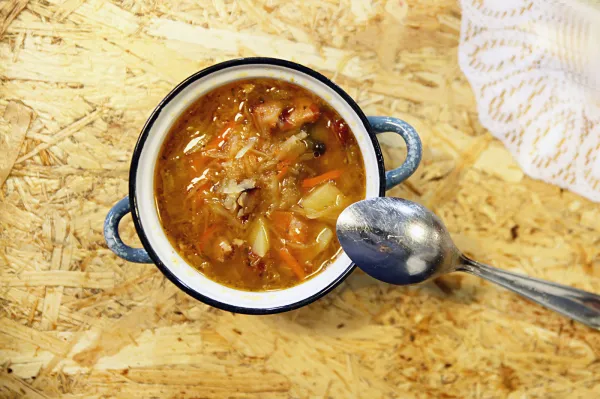 W Kociołku Konesera zjemy uczciwe, sycące i - co najważniejsze - autentycznie smaczne zupy.