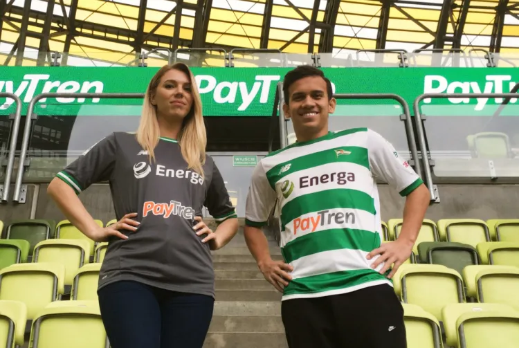 Indonezyjska firma PayTren od najbliższej niedzieli będzie reklamowana przez piłkarzy Lechii Gdańsk na koszulkach. Będzie widoczna także na gdańskim stadionie. 