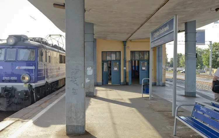 Zdjęcie peronu SKM Grabówek z 2013 roku. Od tego czasu niewiele się w tym miejscu zmieniło. 