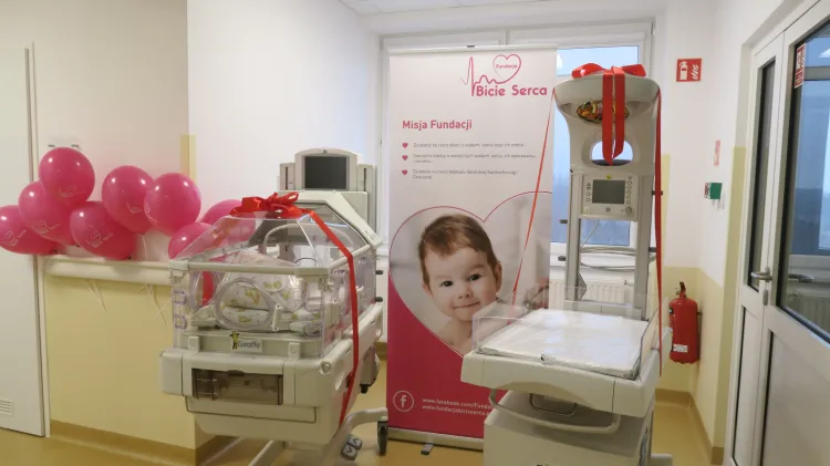 Fundacja Bicie Serca dzięki wsparciu Fundacji LOTOS zakupiła dla Oddziału Kardiochirurgii Dziecięcej na Zaspie dwa inkubatory.