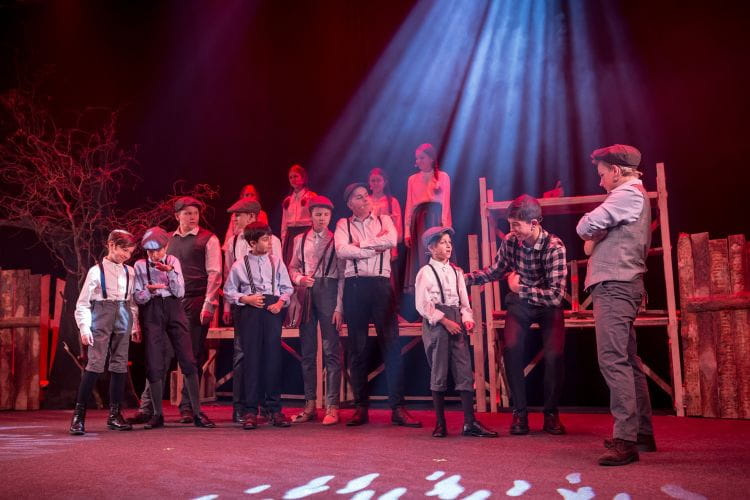 Musical "Chłopcy z Placu Broni" to dla starszych pełen sentymentu powrót do czasów dzieciństwa, dla młodszych w pełni współczesny spektakl o ich problemach z akceptacją i pozycją w grupie.