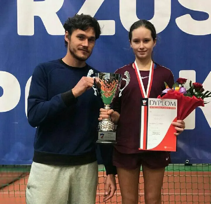 Weronika Ewald wraz z trenerem Siergiejem Mychaiłowem.