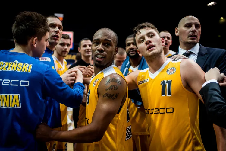 Koszykarze Arki Gdynia cieszący się z kolejnego zwycięstwa w Energa Basket Lidze.