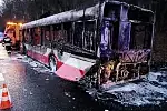 Spalony wrak autobusu na Spacerowej.