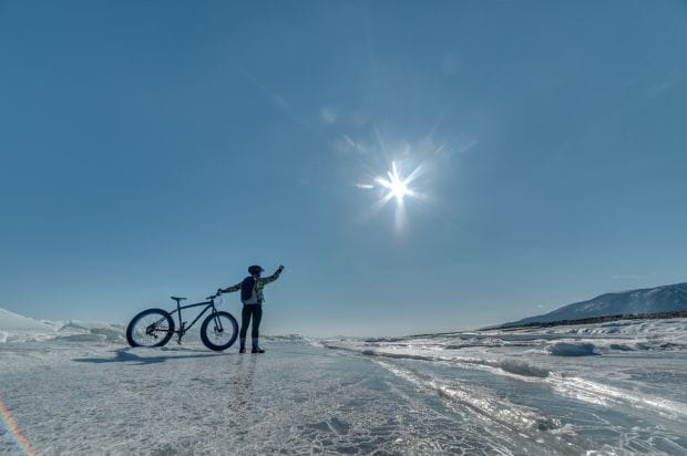 Zima może być równie miłym czasem na jazdę na rowerze, co pozostałe pory roku.