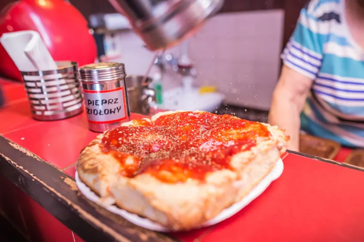 Tekst o słynnych pizzeriach w Trójmieście znalazł się w naszym kulinarnym podsumowaniu 2018. Zgadniecie, gdzie zjemy pizzę ze zdjęcia?