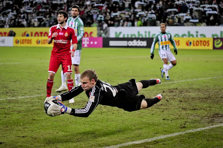 Wojciech Pawłowski w Lechii Gdańsk rozegrał 16 meczów w ekstraklasie. Został sprzedany do Udinese za pół miliona euro. 