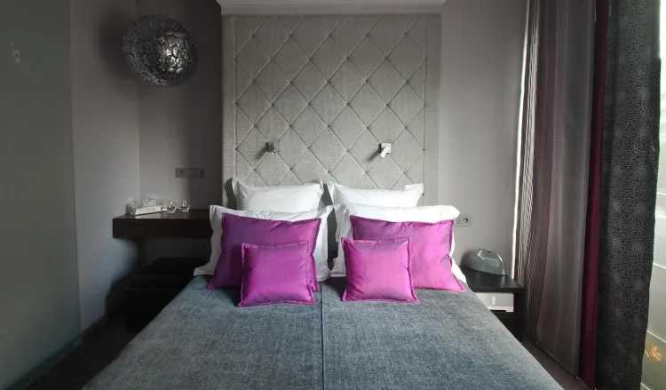 Nowa aranżacja łóżka może całkowicie zmienić wizerunek sypialni.