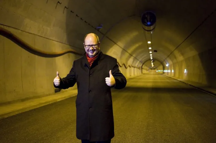 Paweł Adamowicz przyczynił się do budowy pierwszego i na razie jedynego w Polsce tunelu drogowego pod rzeką. Druga konstrukcja tego typu, w Świnoujściu, wciąż pozostaje w sferze planów.