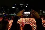 Ogromne serce utworzone ze zniczy przyniesionych na pl. Solidarności przez mieszkańców Gdańska i inne osoby, pragnące uhonorować zmarłego prezydenta Pawła Adamowicza.