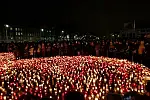 Ogromne serce utworzone ze zniczy przyniesionych na pl. Solidarności przez mieszkańców Gdańska i inne osoby, pragnące uhonorować zmarłego prezydenta Pawła Adamowicza.