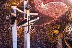 27 tys. zniczy złożyło się na ogromne serce, które w środę wieczorem zapłonęło na pl. Solidarności w Gdańsku.