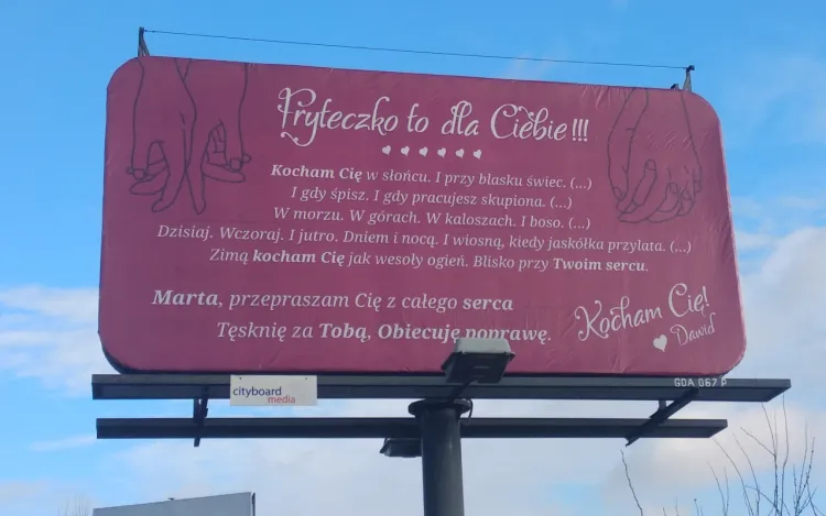 Miłosny billboard przy Trakcie św. Wojciecha.