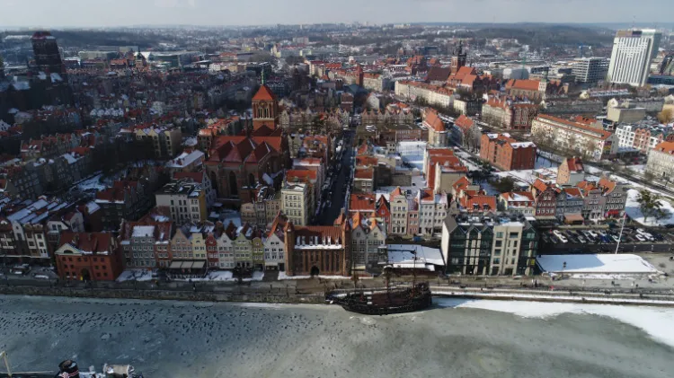 Gdańsk jest podzielony na 35 dzielnic, jednak ich granice często są dyskusyjne.
