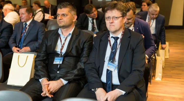 Jerzy Dobaczewski (z prawej) po 10 latach przestał być dyrektorem ZTM. Z lewej jego zastępca - Sebastian Zomkowski.