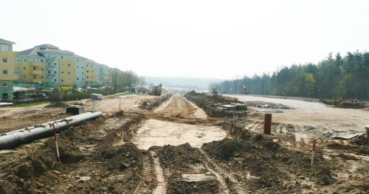 Budowa ul. Nowej Łódzkiej i linii tramwajowej wymusza zmiany w organizacji na ul. Świętokrzyskiej.