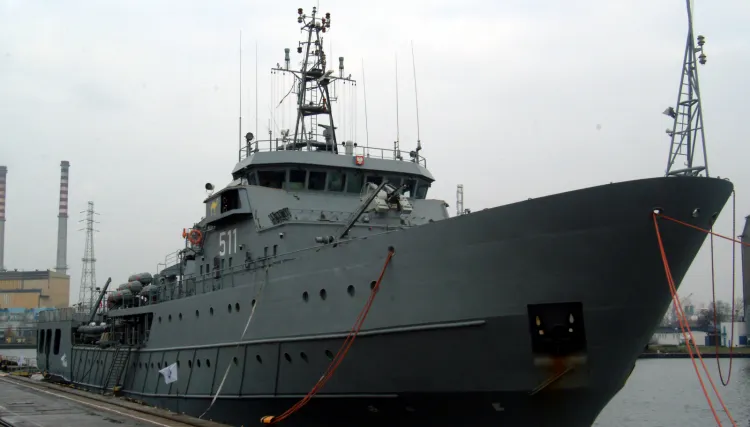 Kontradmirał Xawery Czernicki to okręt, który jako jeden z niewielu nosi imię polskiego bohatera wojennego.