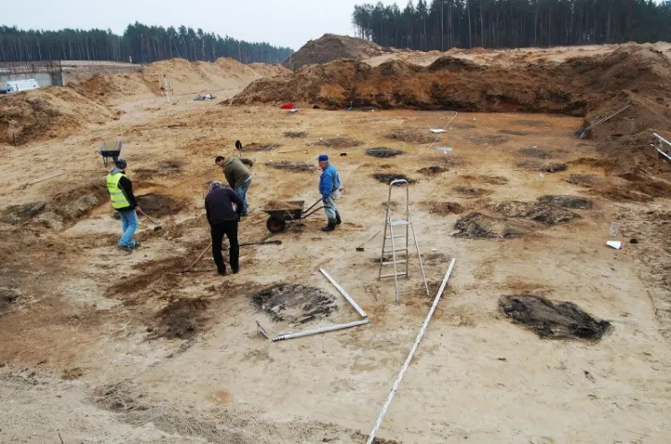 Przykładowe prace archeologiczne na budowie drogi ekspresowej.