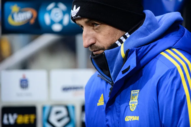 Zbigniew Smółka wierzy, że jego piłkarze wyciągnęli wnioski z dwóch przegranych w ekstraklasie tej wiosny, a w piątek zagrają lepiej i odpowiedzialniej. 
