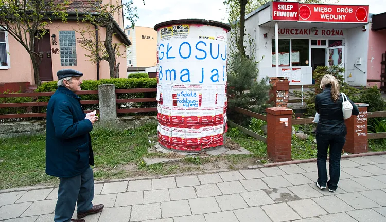 Mieszkańcy przygotowują się do wyborów do Rad Dzielnic. Na zdjęciu plakat na Przeróbce.