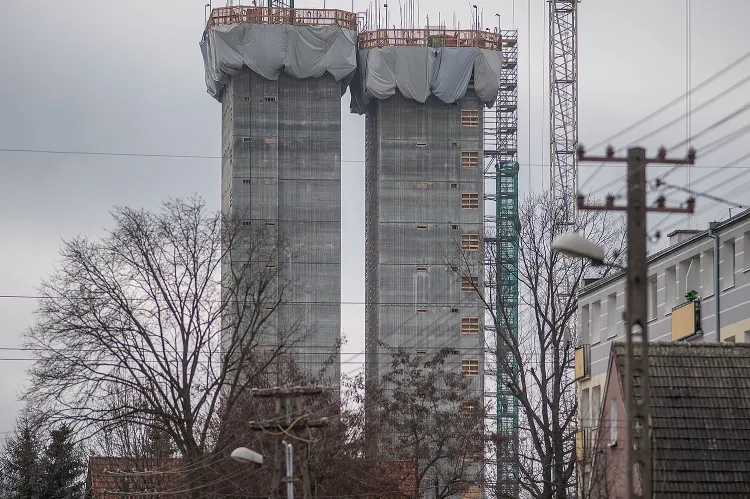 Te dwie wieże to tak naprawdę trzon jednego budynku biurowego, który powstaje w Oliwie. 