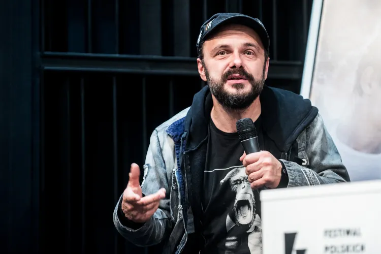 Arek Jakubik to nie tylko świetny aktor, ale również muzyk i autor tekstów. Zobaczyć go będzie można na żywo w Studio Panika 2 marca.